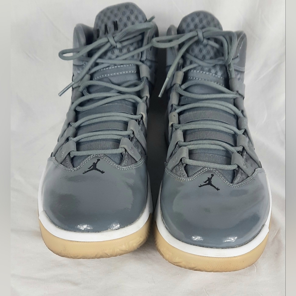 Nike Air Jordan Max Aura Mens Shoes Size 10 AQ9084-010 Cool Gray Basketball - Picture 3 of 14